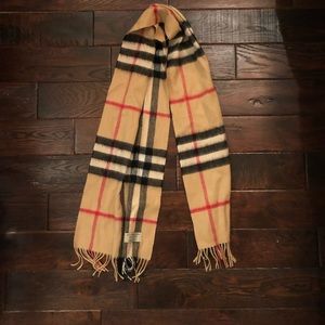 ✨⭐️Burberry Scarf⭐️✨